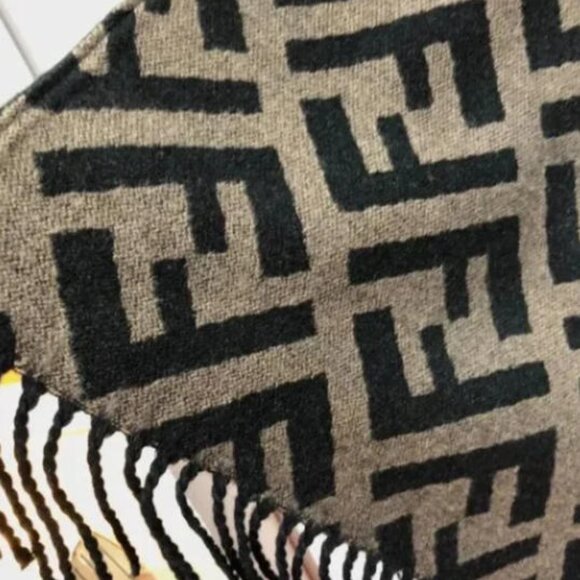 Fendi Shawl - Picture 5 of 5